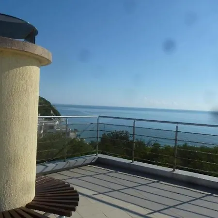 Apartment Rose On The Byala (Varna)