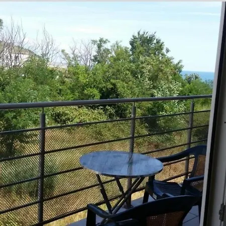 Rose On The Lägenhet Bjala