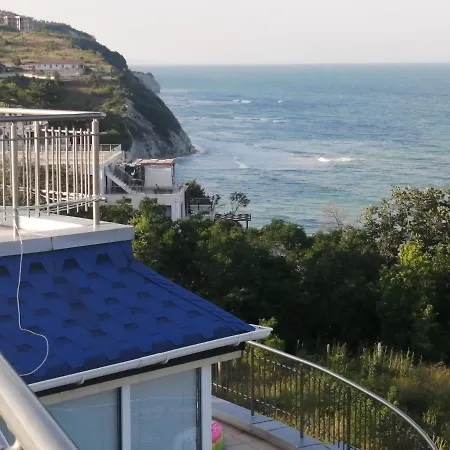 Rose On The Lägenhet Bjala